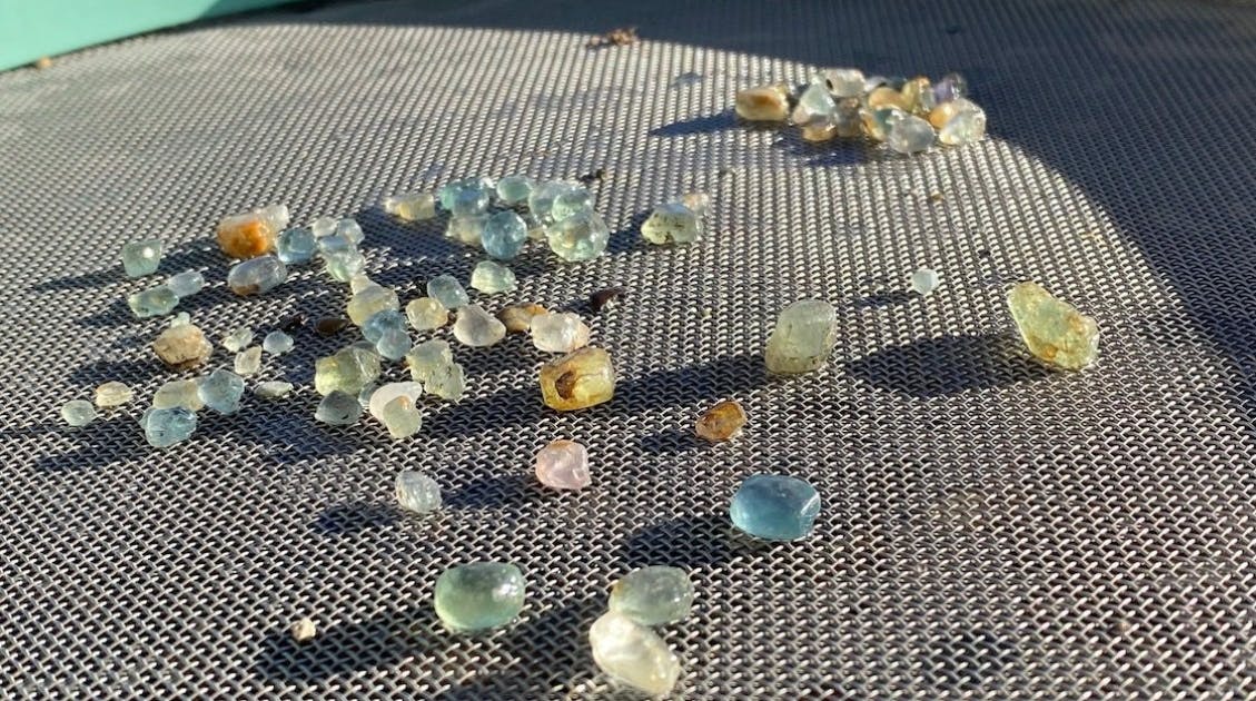 sapphire mining - rough stones