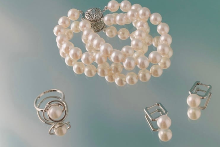 Pearl jewelry paired with silver embellishments