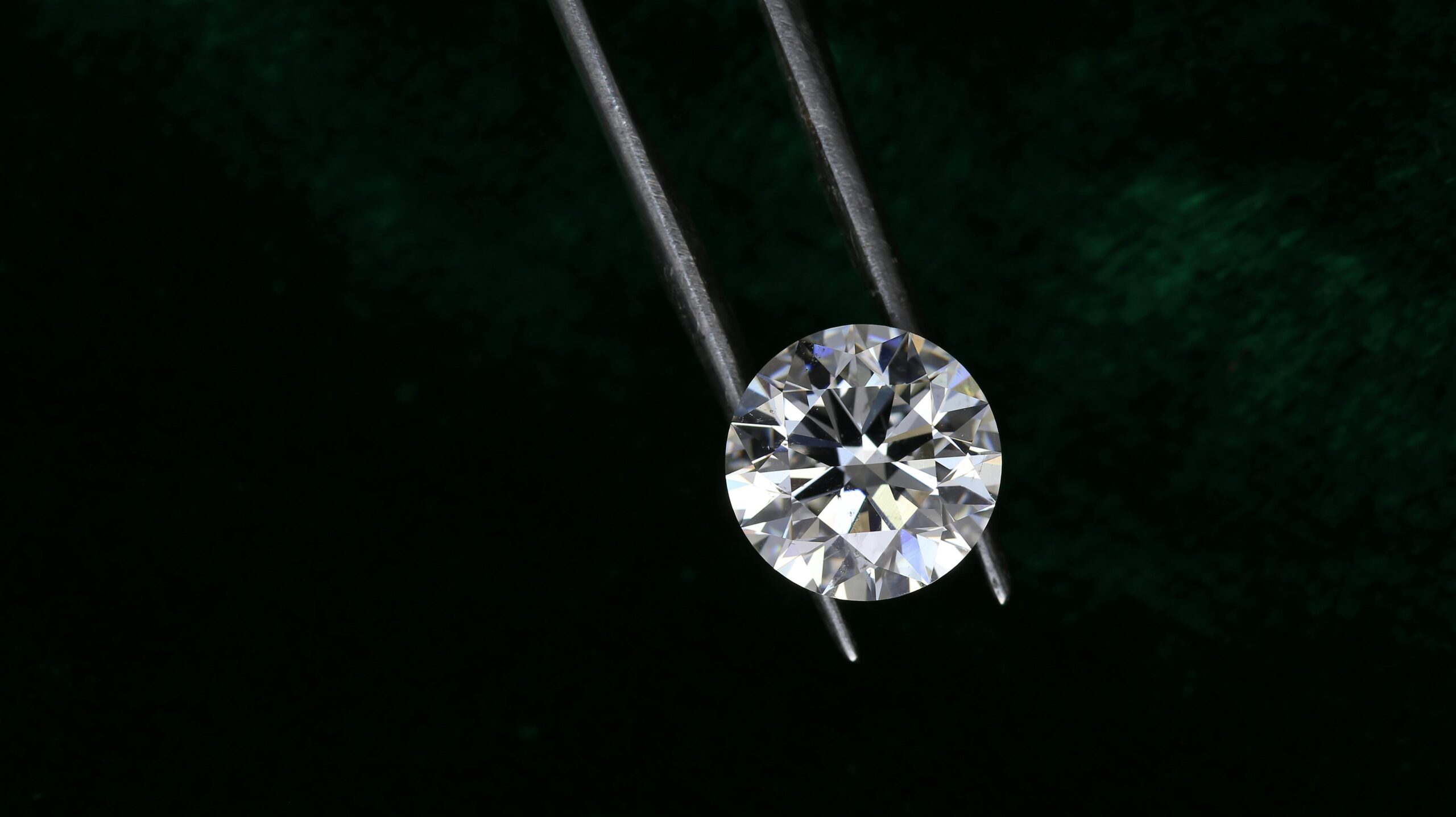 Round Brilliant Cut: The Crown Jewel of Faceted Gemstone Design