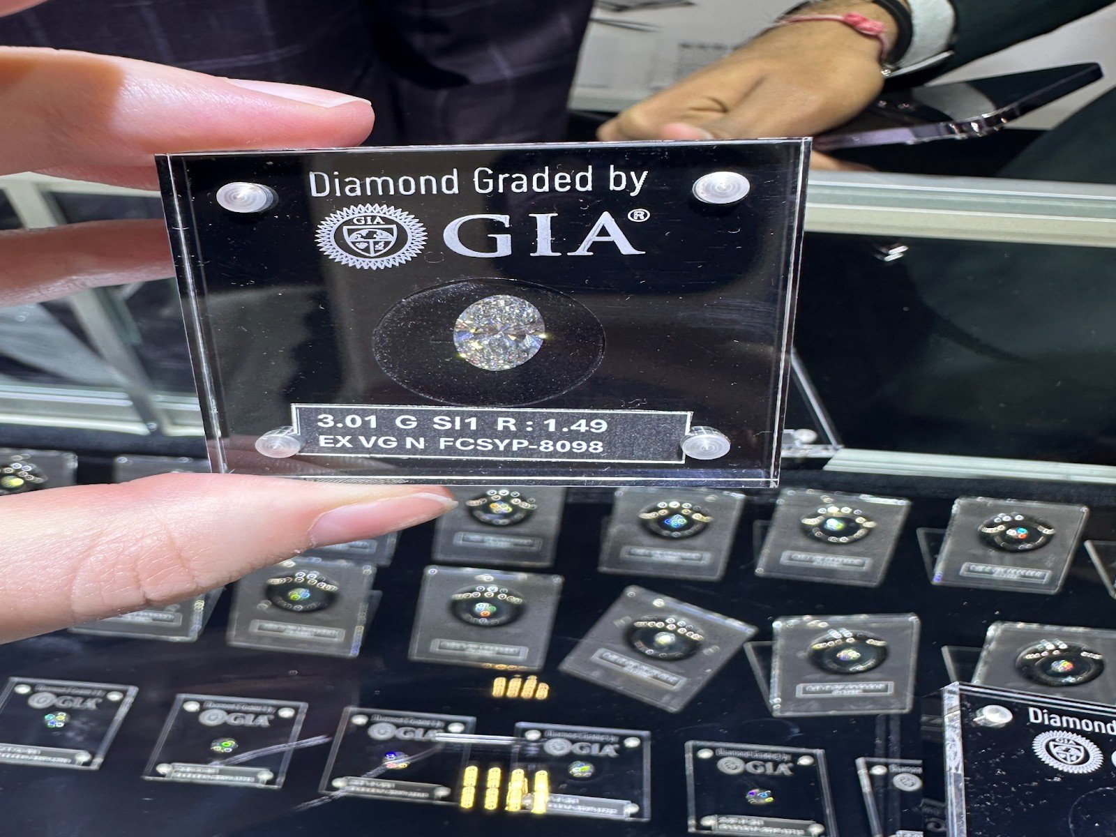 natural diamonds like this 3.01ct oval