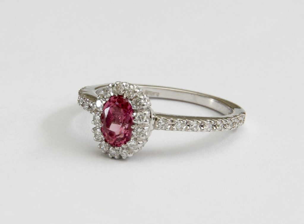 COLOR STONES ENGAGEMENT RINGS - NEW TREND AMONG SHOPPERS