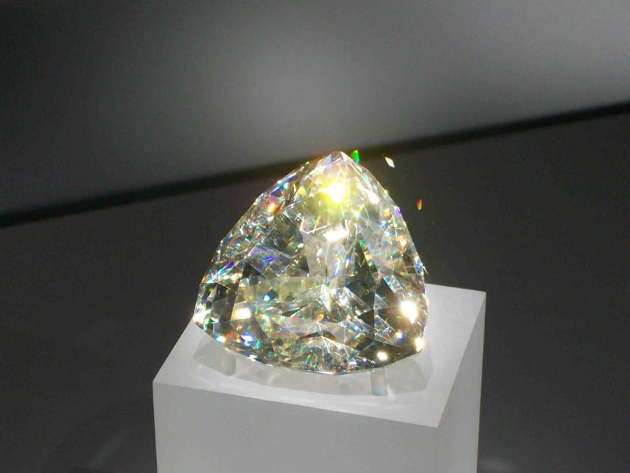 Dispersion shows in a specimen of Cerussite