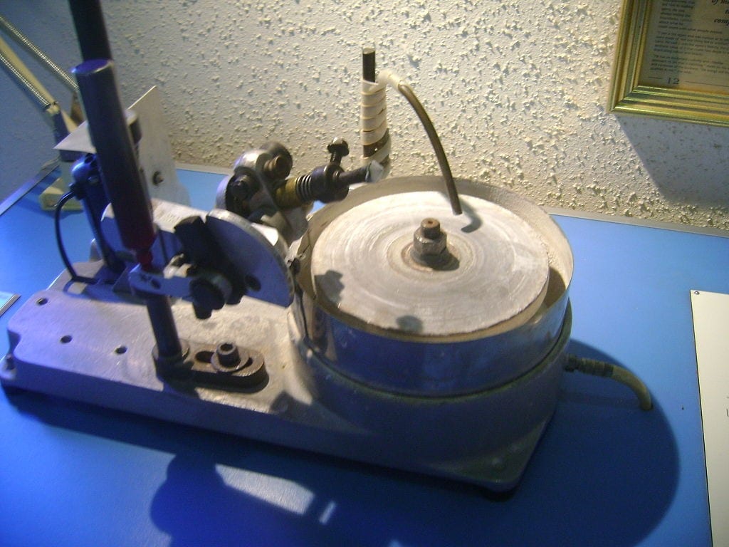 “Faceting Machine at Shelby Gem Factory” by Doug Coldwell is licensed under CC By-SA 4.0