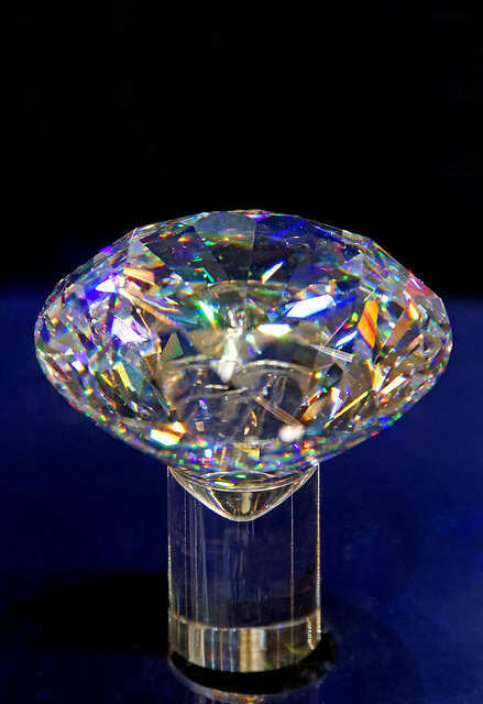 “Netherlands-4829 - Gassan 121,” a Gassan 121 cut diamond, by Dennis Jarvis is licensed under CC By-SA 2.0