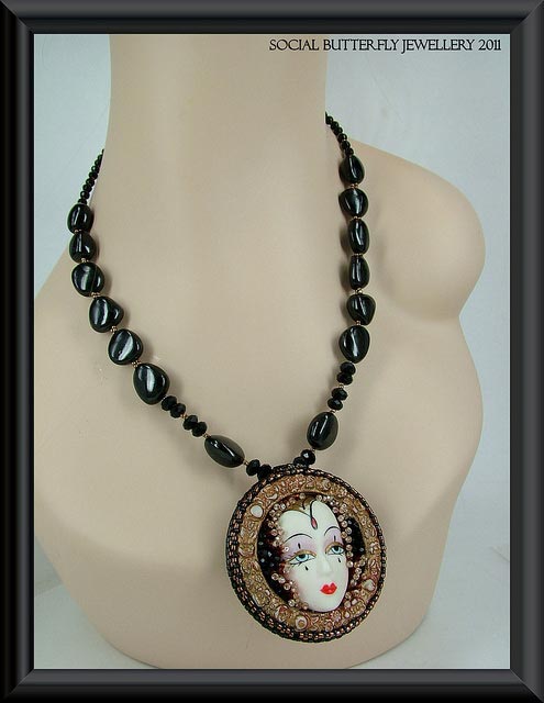 Necklace with black spinel beads - spinel buying guide
