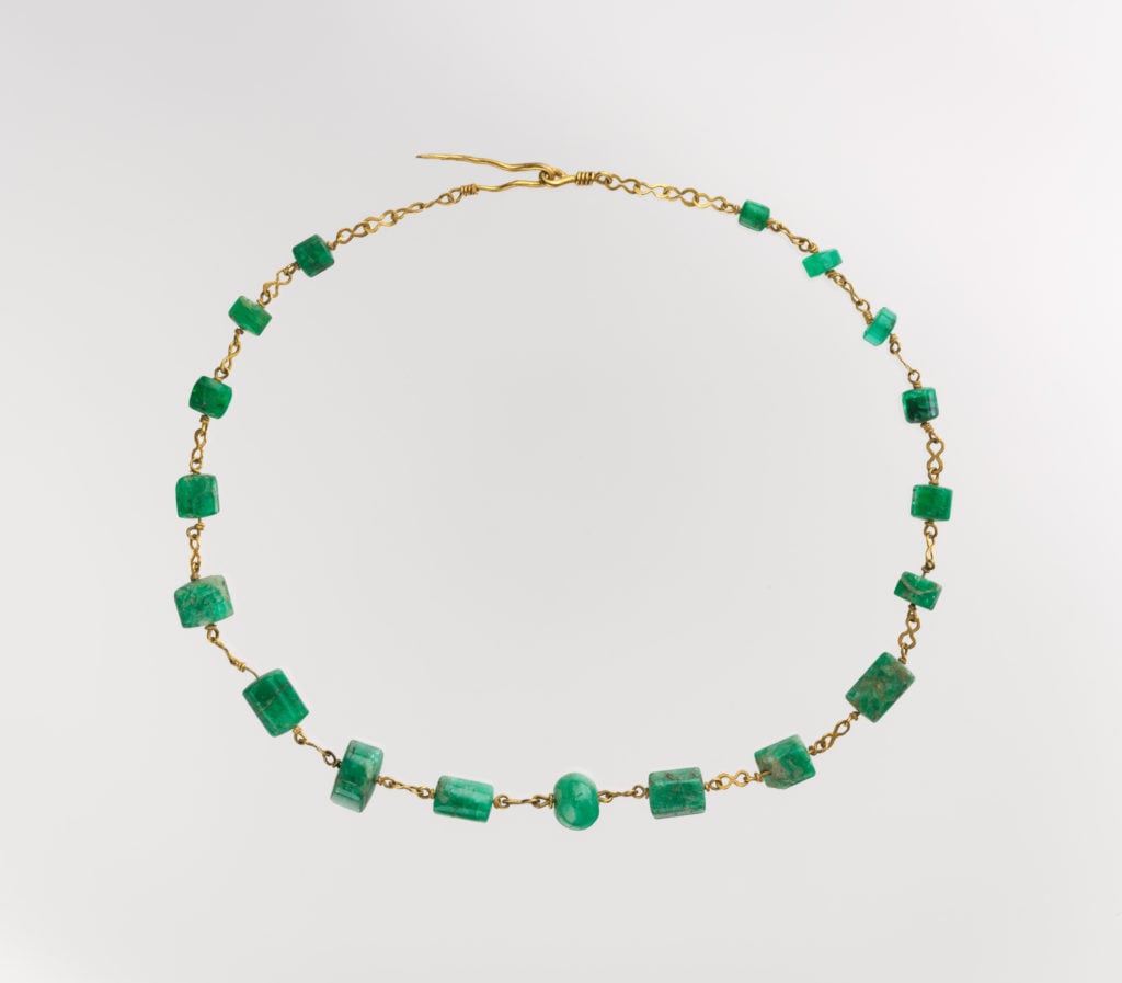 Roman gold and emerald necklace - emerald symbolism