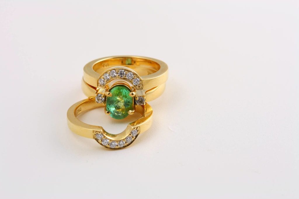 paraíba tourmaline buying guide - Green paraiba and diamond ring set