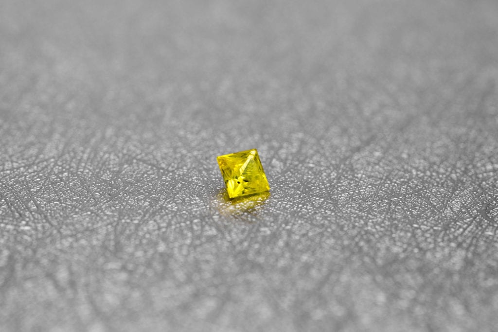 loose yellow sapphire
