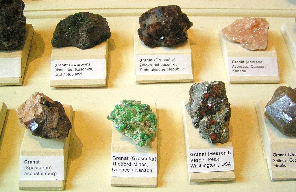 garnet varieties - garnet engagement ring stones