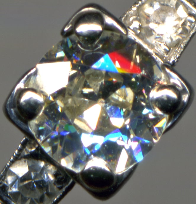how to spot a fake diamond - diamond refraction