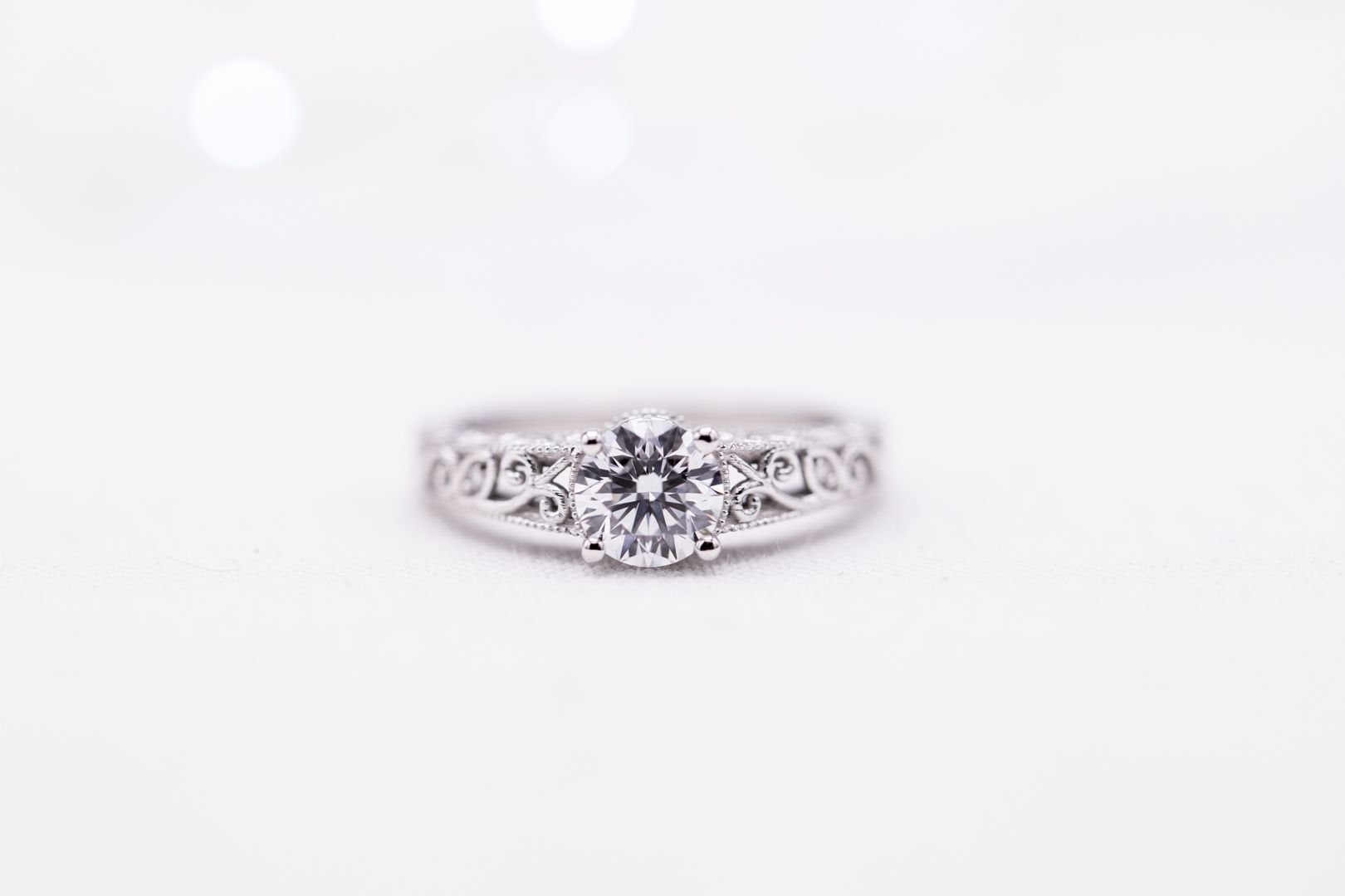 buying a one carat diamond ring - 0.9ct lab-made round diamond