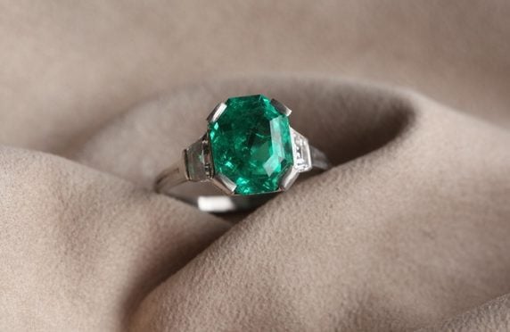 Emerald ring in Silver| Gemstone for Skin ailments & bronchitis