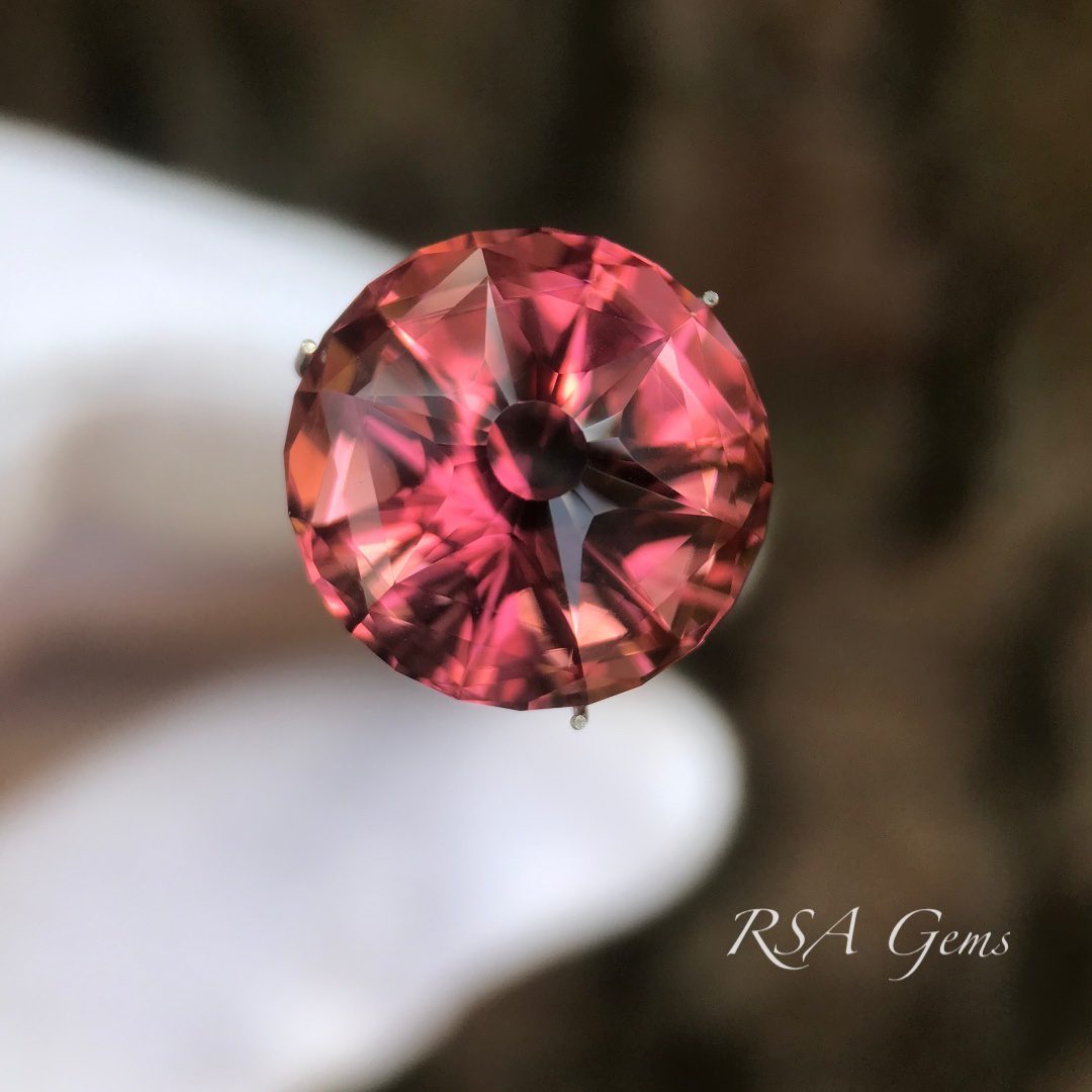 Transparent Average size 2-3 Gram Not Clean Incluse Light Pink Color Natural Morganite Rough Gemstone