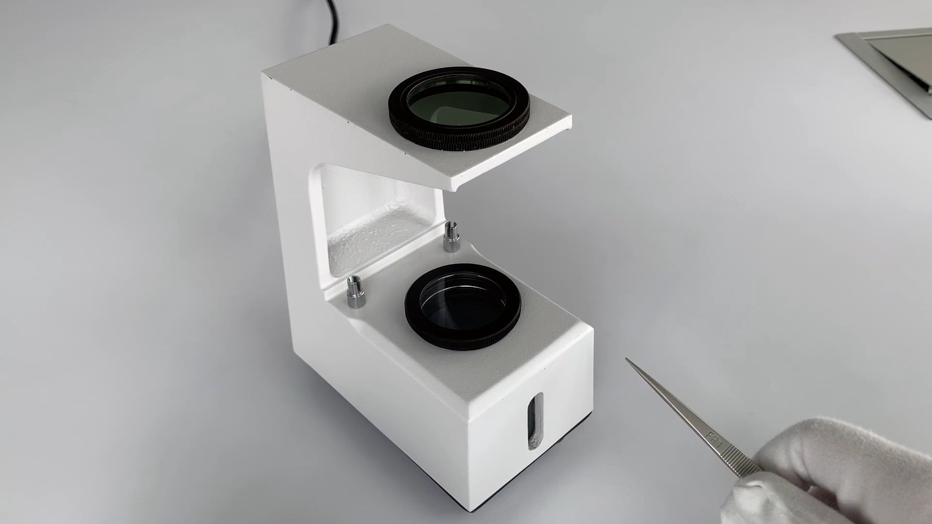 Learn to Use a Polariscope (Video) International Gem Society